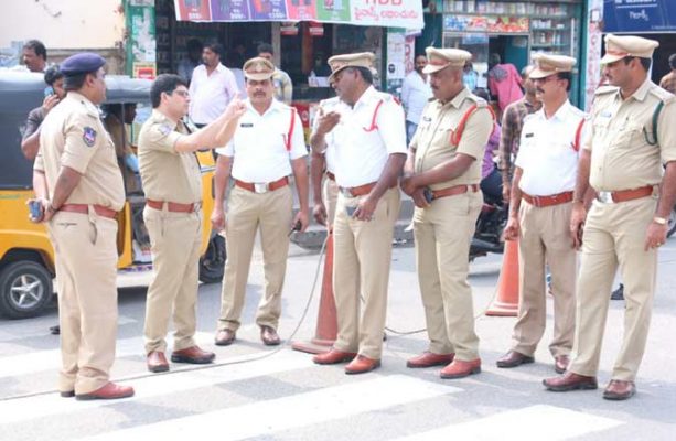 CP Tafseer Iqubal interacting with police officials in Khammam on Tuesday.